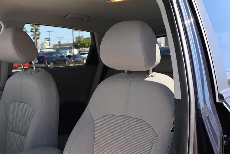 Kia Niro Plug-In Hybrid Vehicle Full-screen Gallery Image 17