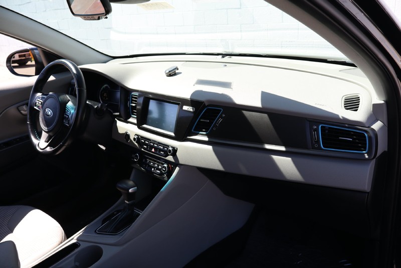 Kia Niro Plug-In Hybrid Vehicle Full-screen Gallery Image 18