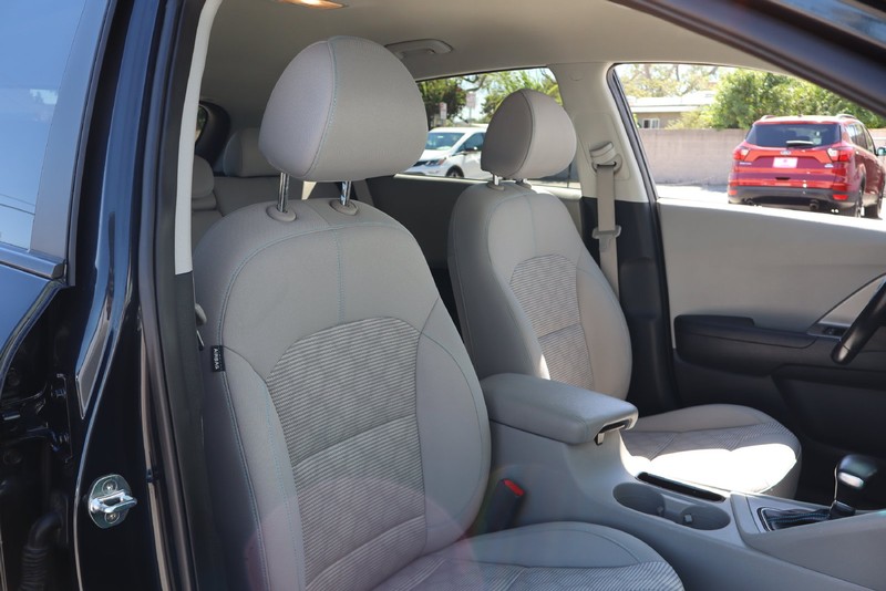 Kia Niro Plug-In Hybrid Vehicle Full-screen Gallery Image 19