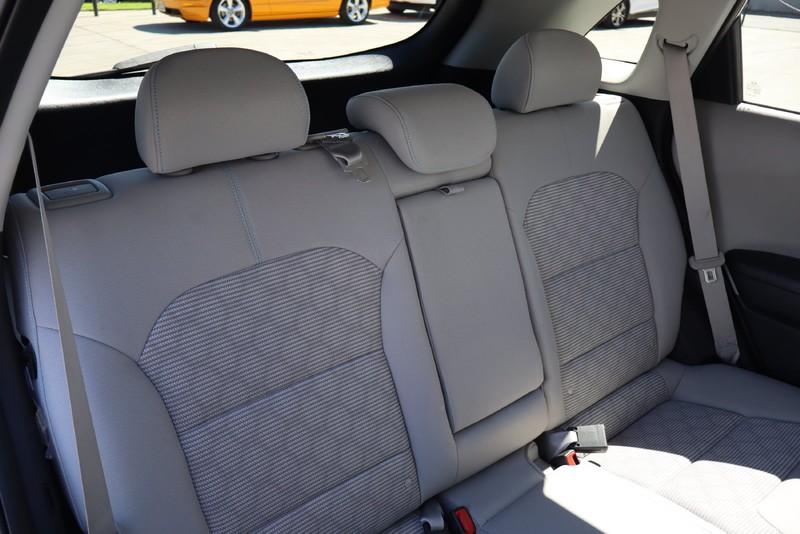 Kia Niro Plug-In Hybrid Vehicle Full-screen Gallery Image 20