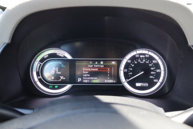 Kia Niro Plug-In Hybrid Vehicle Full-screen Gallery Image 22
