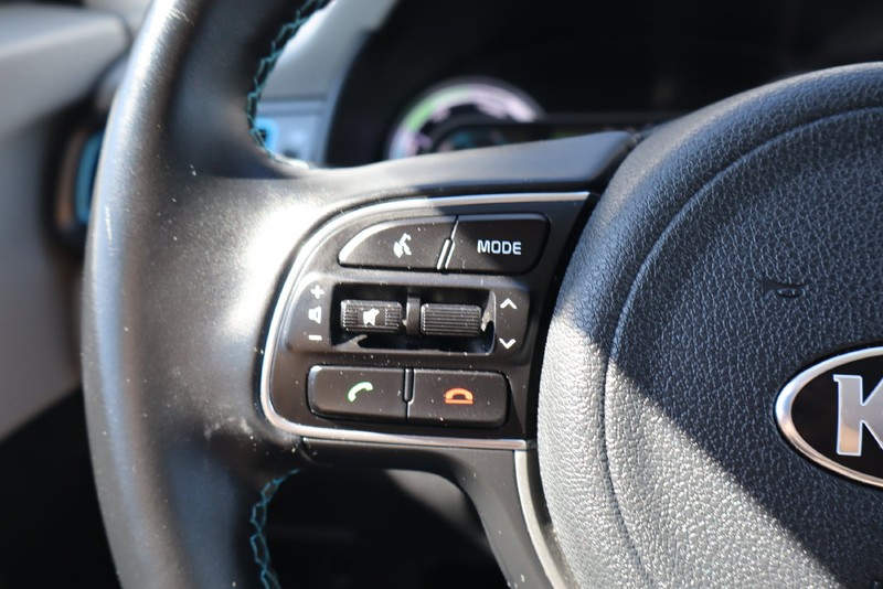 Kia Niro Plug-In Hybrid Vehicle Full-screen Gallery Image 24