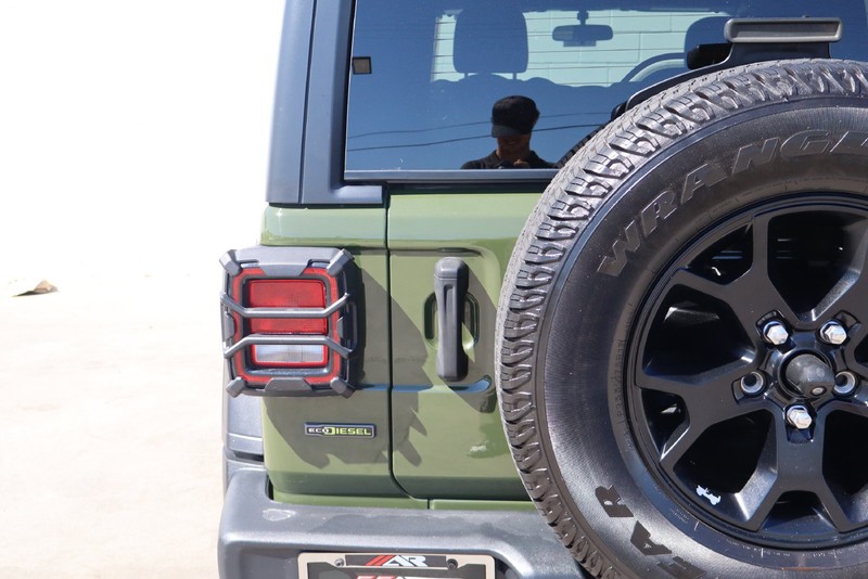 Jeep Wrangler Vehicle Full-screen Gallery Image 07