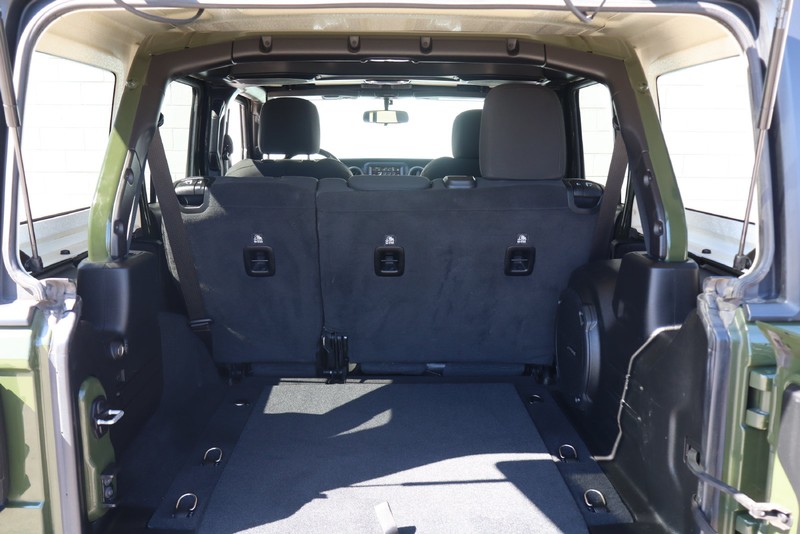 Jeep Wrangler Vehicle Full-screen Gallery Image 08