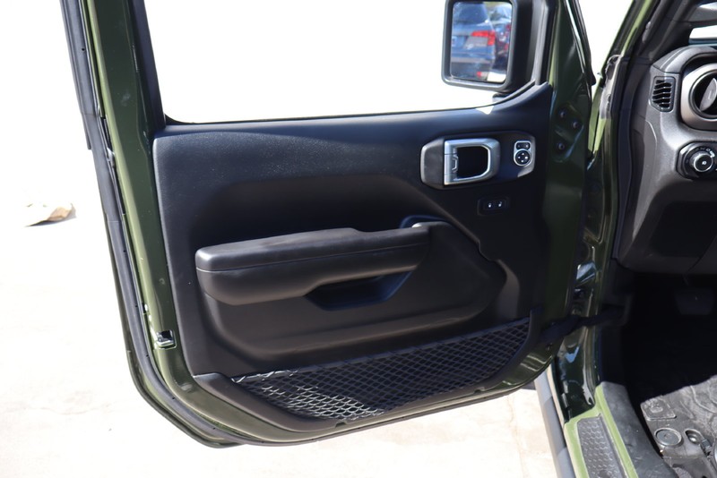 Jeep Wrangler Vehicle Full-screen Gallery Image 14