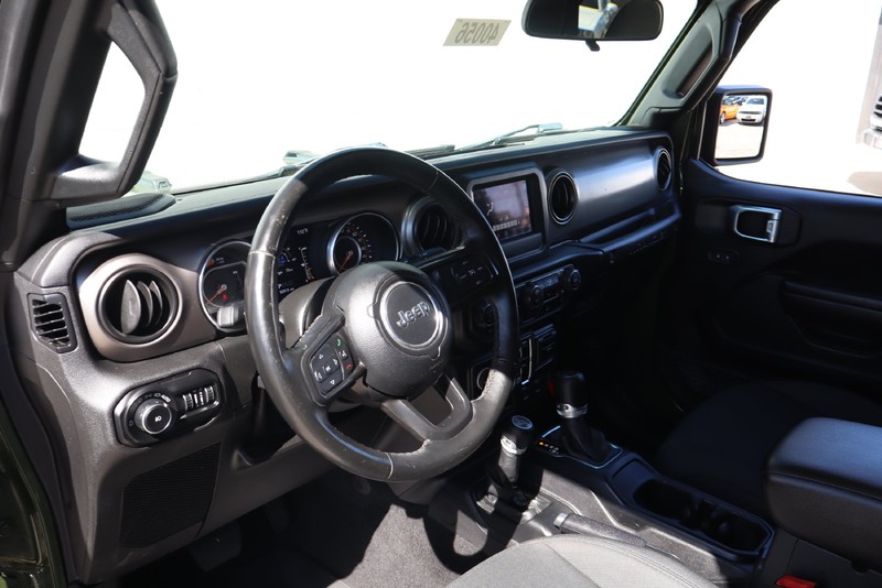 Jeep Wrangler Vehicle Full-screen Gallery Image 15