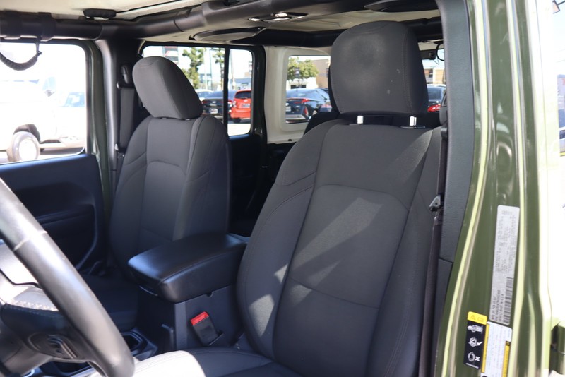 Jeep Wrangler Vehicle Full-screen Gallery Image 16
