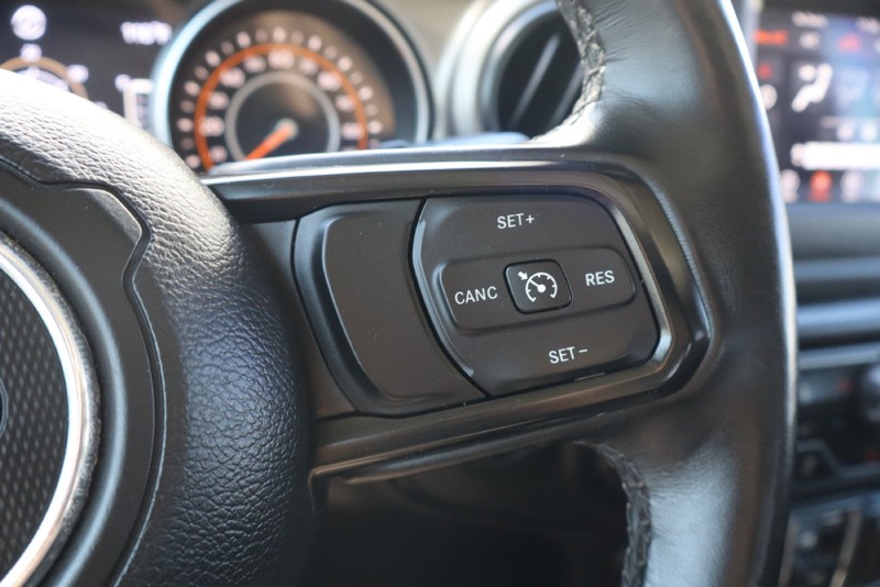 Jeep Wrangler Vehicle Full-screen Gallery Image 25