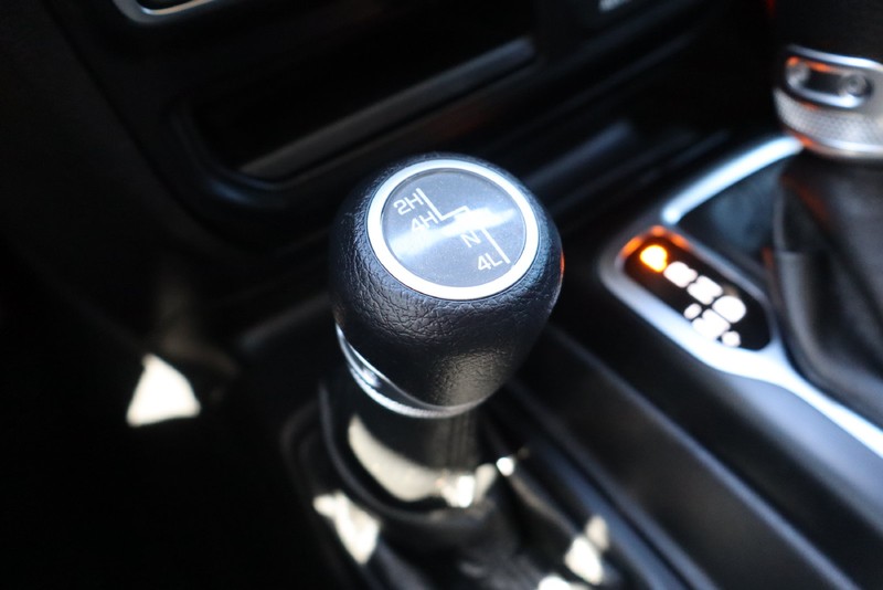Jeep Wrangler Vehicle Full-screen Gallery Image 30