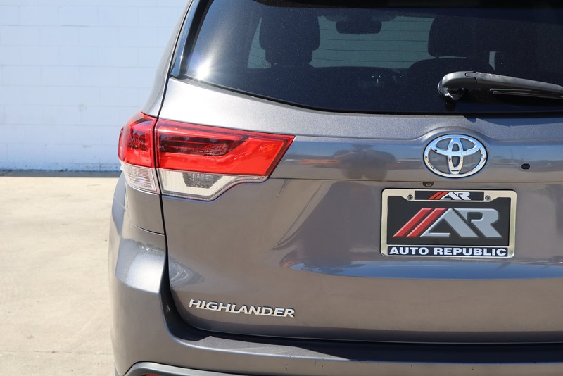 Toyota Highlander Vehicle Full-screen Gallery Image 07