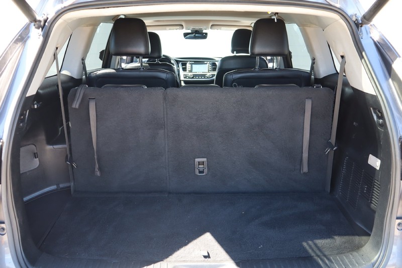 Toyota Highlander Vehicle Full-screen Gallery Image 08