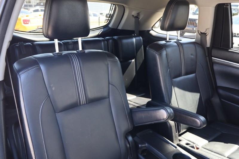 Toyota Highlander Vehicle Full-screen Gallery Image 20