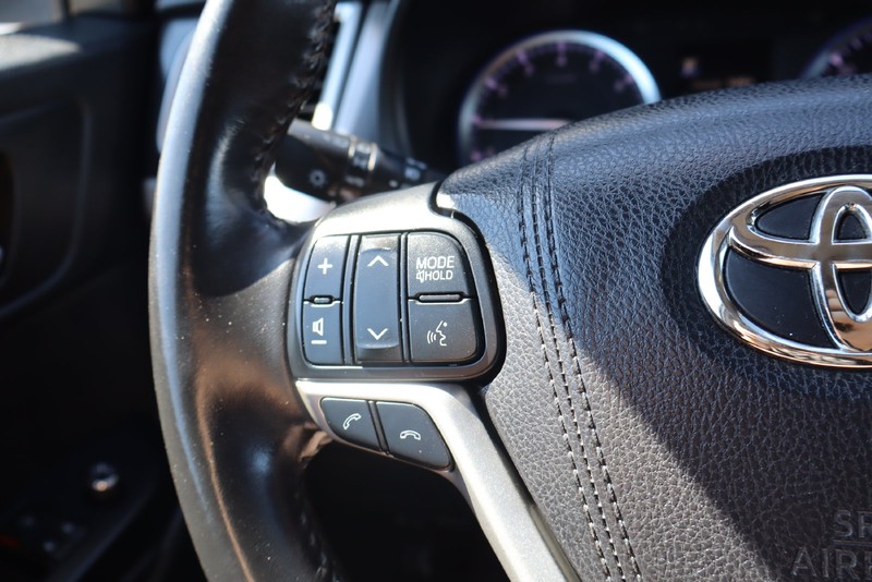 Toyota Highlander Vehicle Full-screen Gallery Image 26