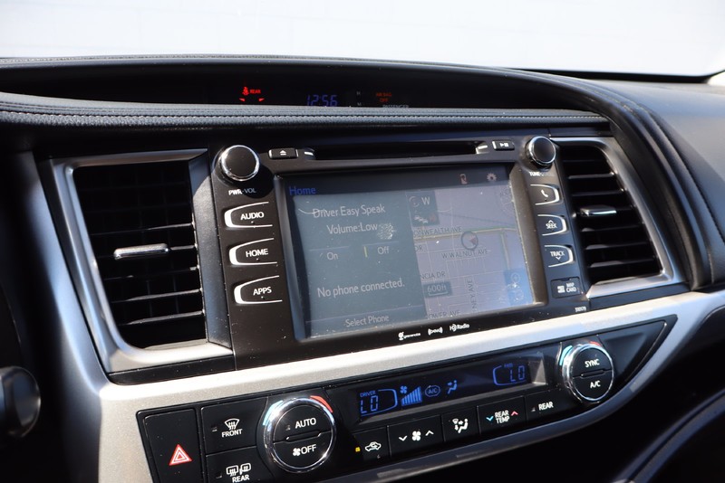 Toyota Highlander Vehicle Full-screen Gallery Image 29