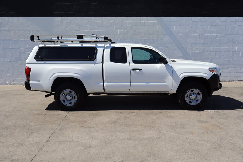 Toyota Tacoma Vehicle Full-screen Gallery Image 01