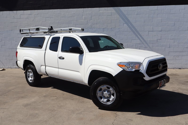 Toyota Tacoma Vehicle Full-screen Gallery Image 02