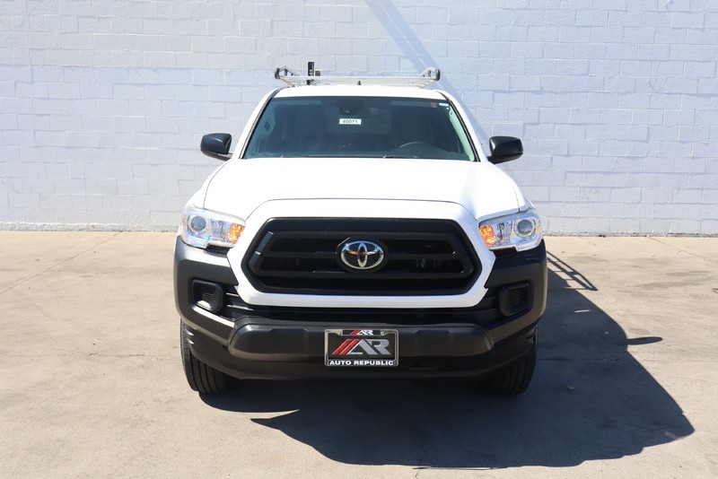 Toyota Tacoma Vehicle Full-screen Gallery Image 03