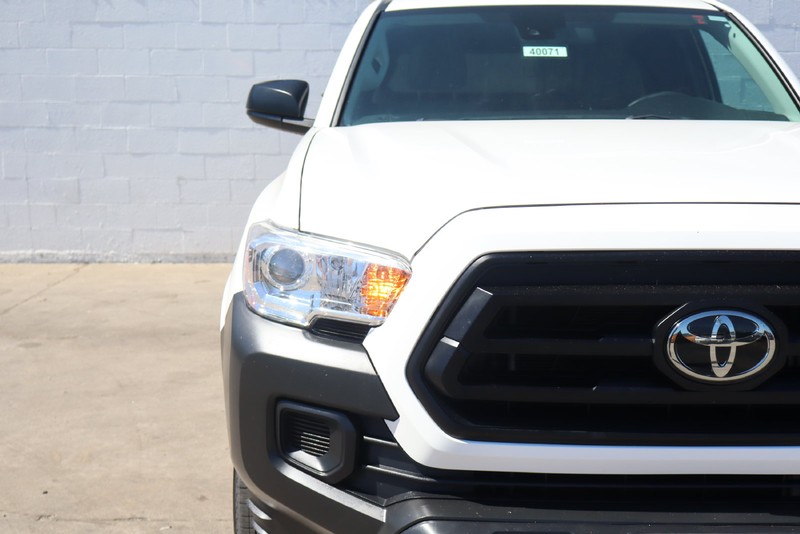 Toyota Tacoma Vehicle Full-screen Gallery Image 04