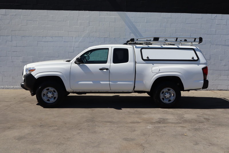 Toyota Tacoma Vehicle Full-screen Gallery Image 10