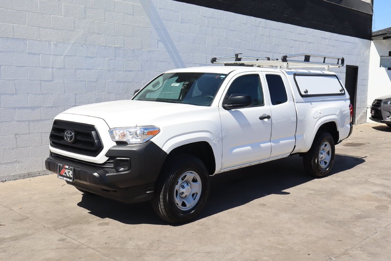 Toyota Tacoma Vehicle Full-screen Gallery Image 11