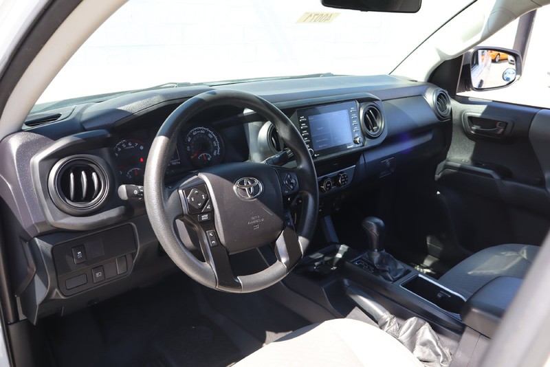Toyota Tacoma Vehicle Full-screen Gallery Image 14