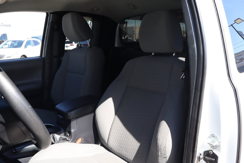 Toyota Tacoma Vehicle Full-screen Gallery Image 15