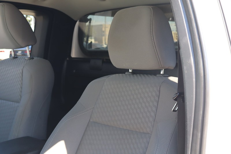 Toyota Tacoma Vehicle Full-screen Gallery Image 16