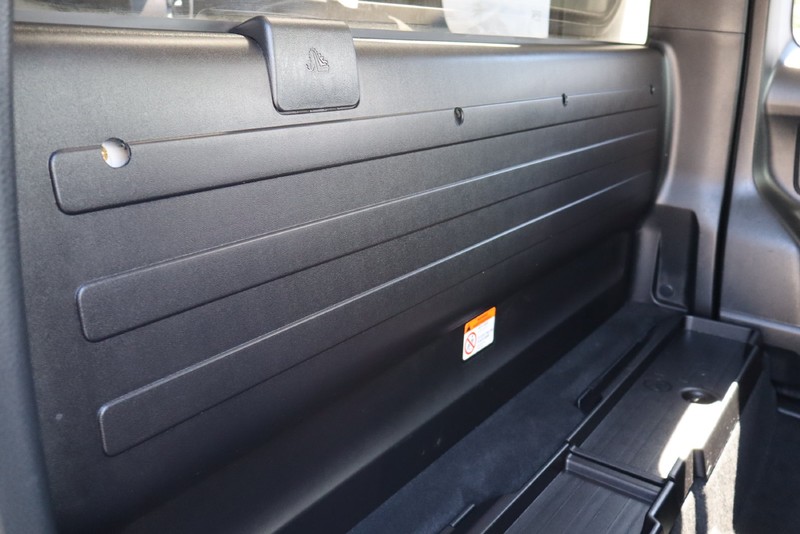 Toyota Tacoma Vehicle Full-screen Gallery Image 18