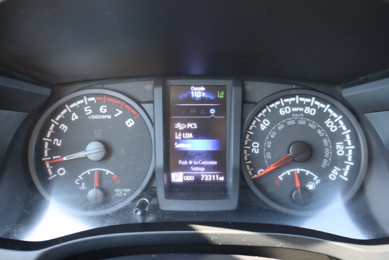 Toyota Tacoma Vehicle Full-screen Gallery Image 20