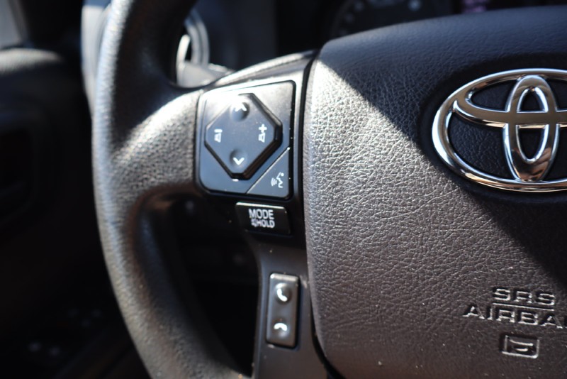 Toyota Tacoma Vehicle Full-screen Gallery Image 22