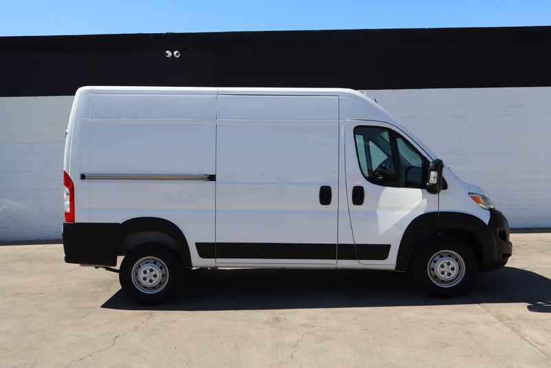 Ram ProMaster Cargo Van Vehicle Full-screen Gallery Image 01