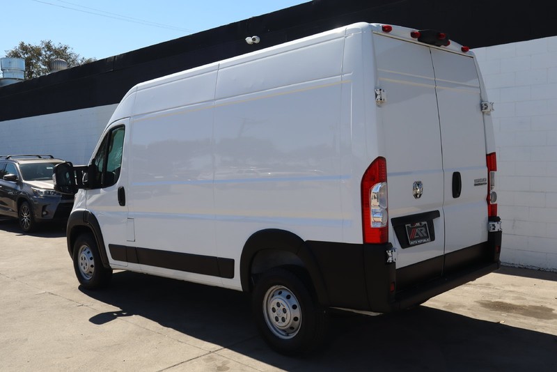 Ram ProMaster Cargo Van Vehicle Full-screen Gallery Image 08