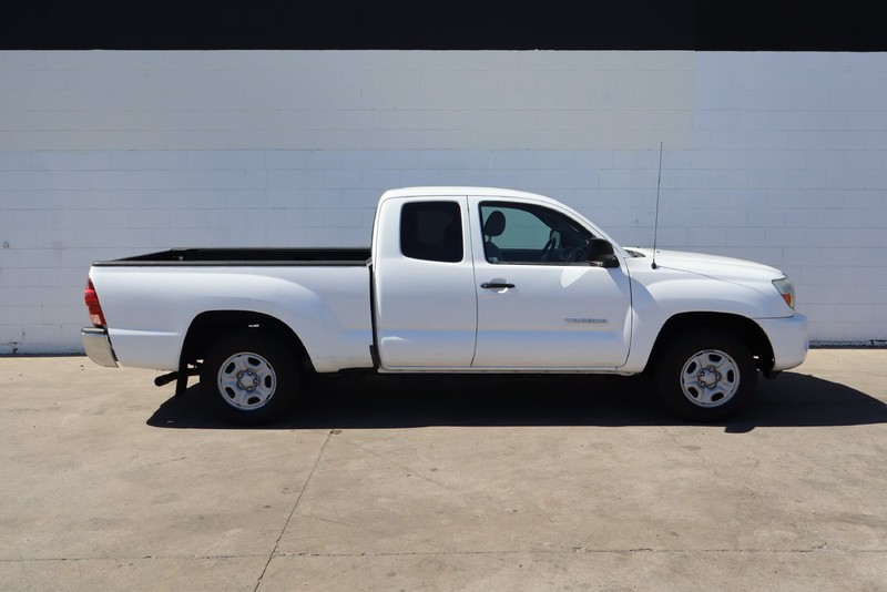 Toyota Tacoma Vehicle Full-screen Gallery Image 01