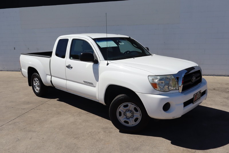 Toyota Tacoma Vehicle Full-screen Gallery Image 02