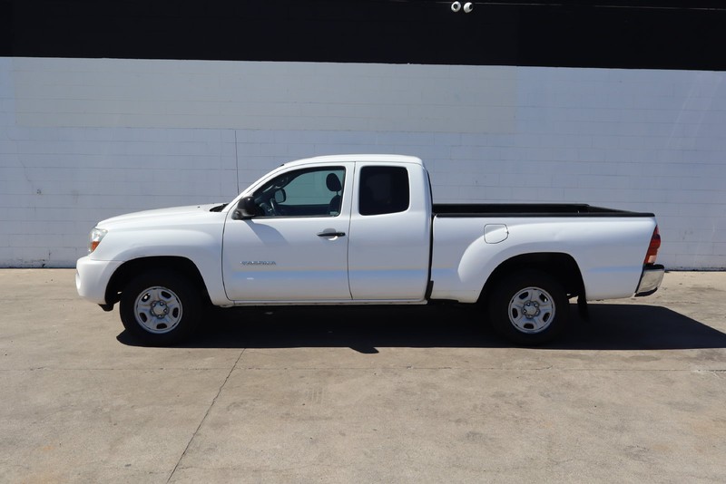 Toyota Tacoma Vehicle Full-screen Gallery Image 10