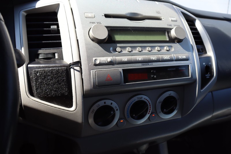 Toyota Tacoma Vehicle Full-screen Gallery Image 22