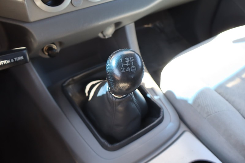 Toyota Tacoma Vehicle Full-screen Gallery Image 23
