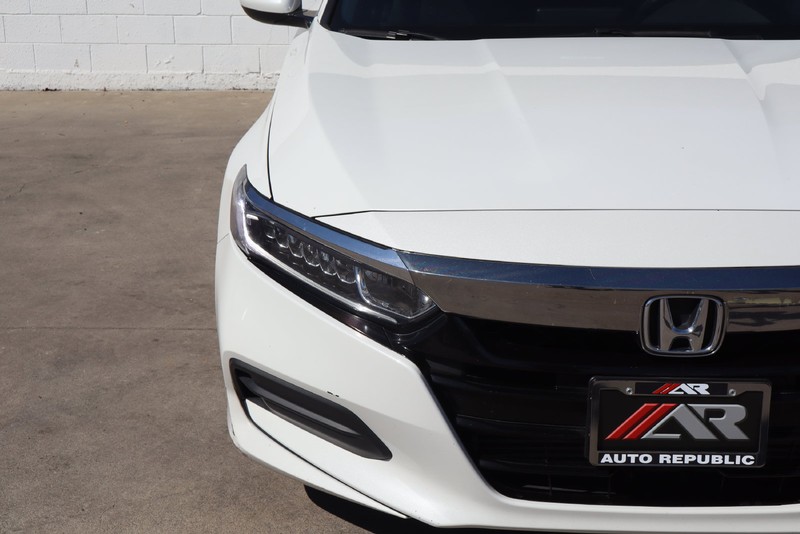 Honda Accord Sedan Vehicle Full-screen Gallery Image 03