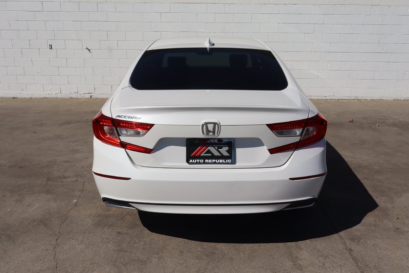 Honda Accord Sedan Vehicle Full-screen Gallery Image 06