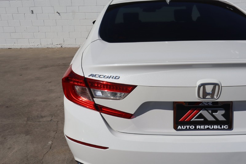 Honda Accord Sedan Vehicle Full-screen Gallery Image 07