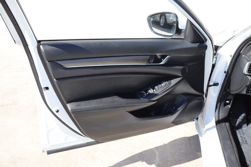 Honda Accord Sedan Vehicle Full-screen Gallery Image 14