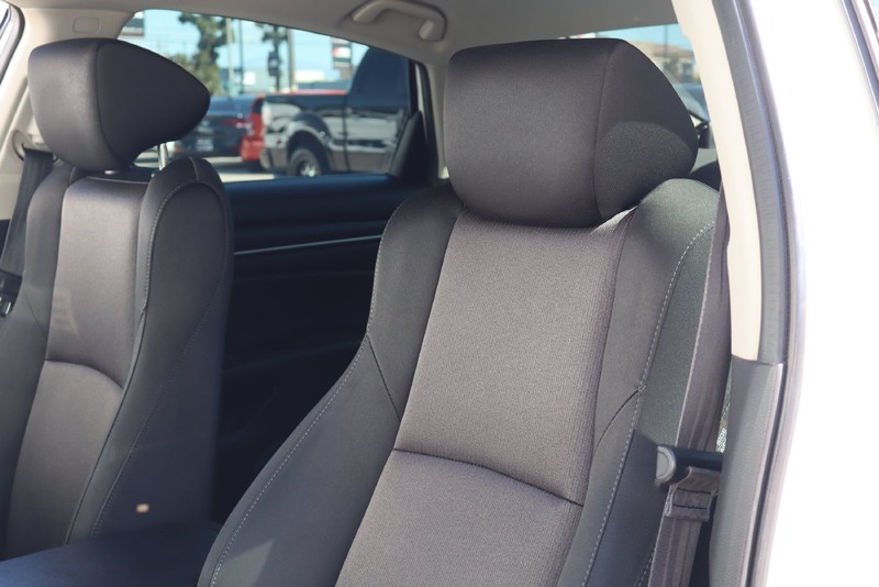 Honda Accord Sedan Vehicle Full-screen Gallery Image 17