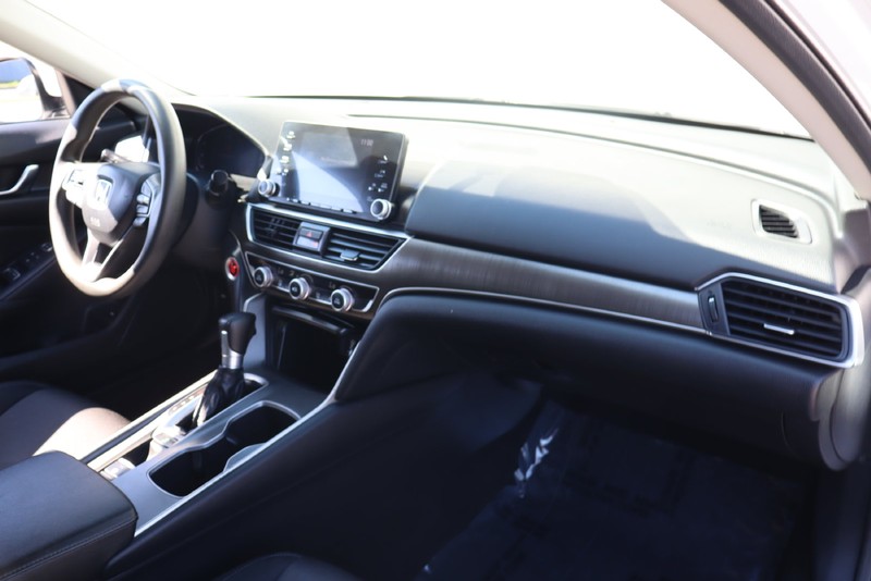 Honda Accord Sedan Vehicle Full-screen Gallery Image 18