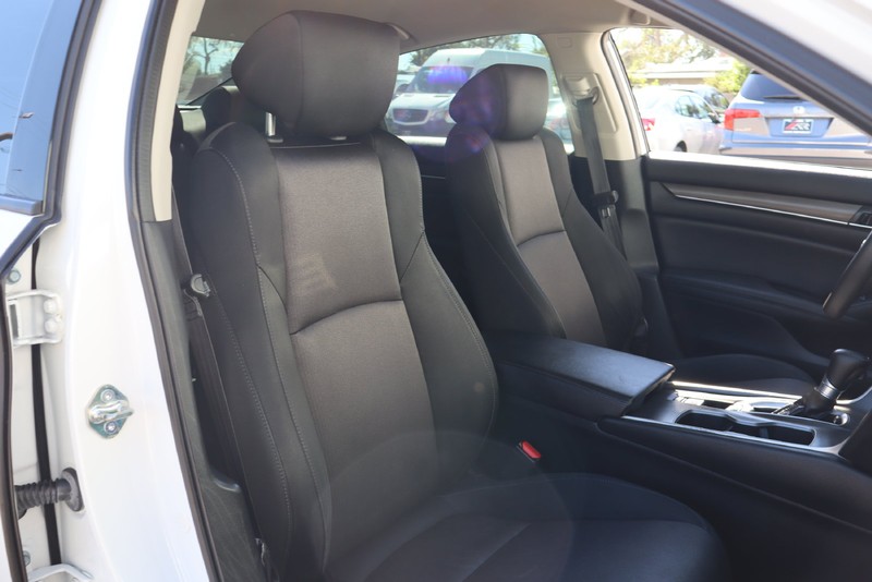 Honda Accord Sedan Vehicle Full-screen Gallery Image 19