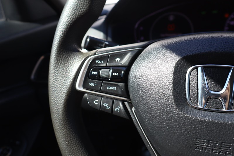 Honda Accord Sedan Vehicle Full-screen Gallery Image 23