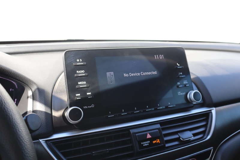 Honda Accord Sedan Vehicle Full-screen Gallery Image 26