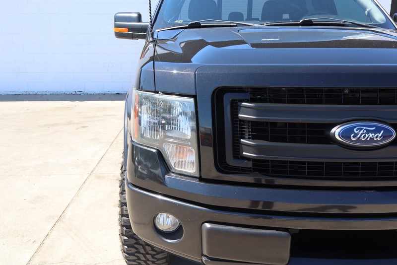 Ford F-150 Vehicle Full-screen Gallery Image 03