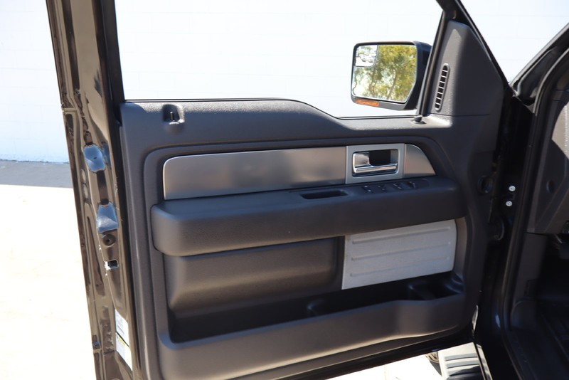 Ford F-150 Vehicle Full-screen Gallery Image 13
