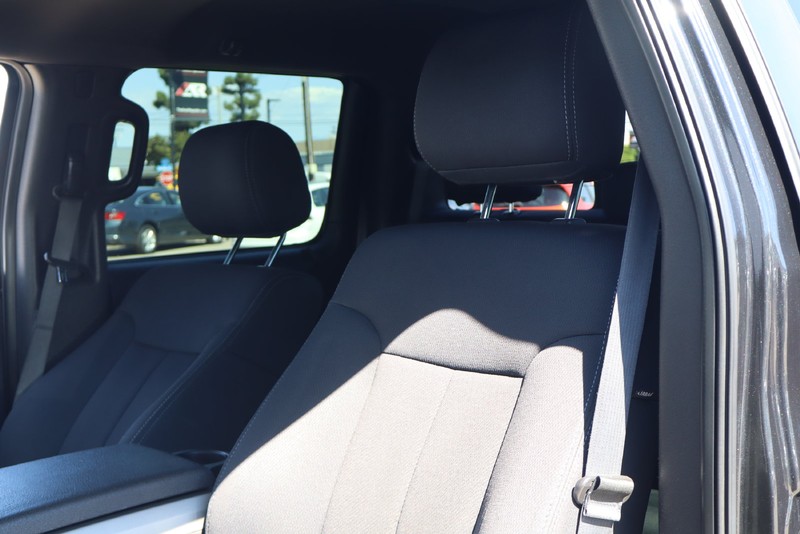 Ford F-150 Vehicle Full-screen Gallery Image 16