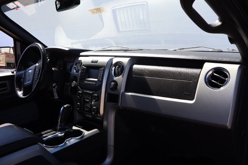 Ford F-150 Vehicle Full-screen Gallery Image 17